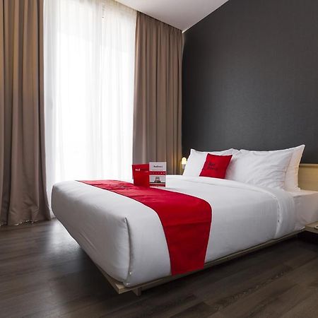 Reddoorz Plus Near Perbanas Jakarta Exterior foto