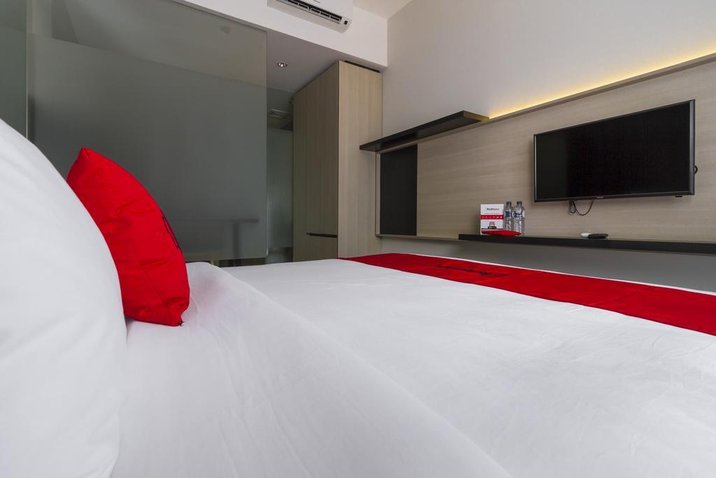 Reddoorz Plus Near Perbanas Jakarta Exterior foto