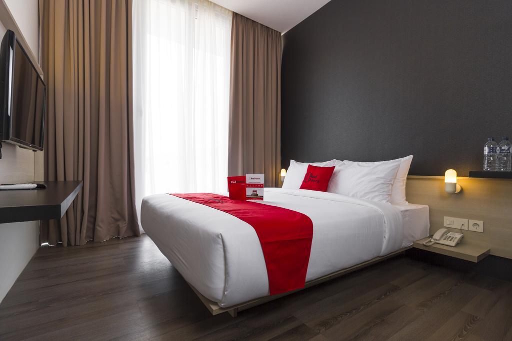 Reddoorz Plus Near Perbanas Jakarta Exterior foto