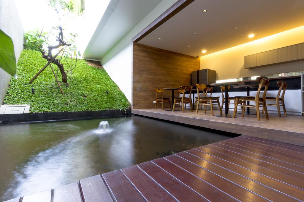 Reddoorz Plus Near Perbanas Jakarta Exterior foto
