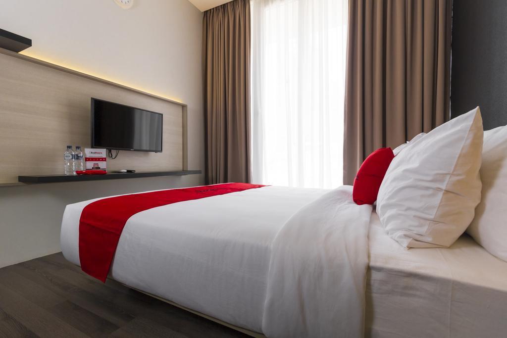 Reddoorz Plus Near Perbanas Jakarta Exterior foto